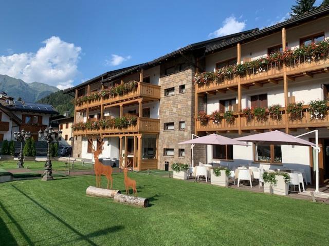 Olympic Regina Hotel Pinzolo Extérieur photo